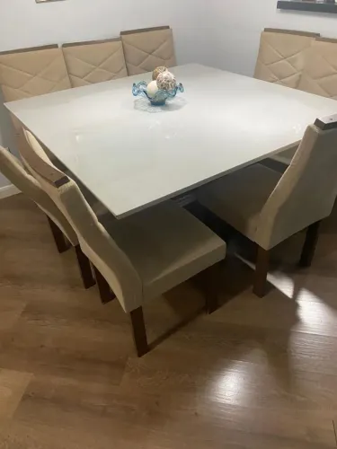 MESA DE JANTAR COM 8 CADEIRAS