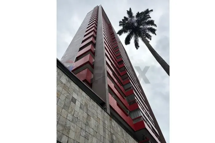 Apartamento 3 quartos sendo uma suíte, excelente localização, uma vaga de garagem.