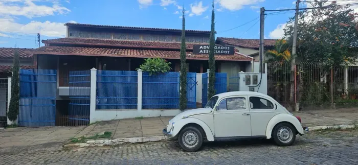 Excelente casa Principal e 01 anexo independente no Centro - Carmo - RJ.