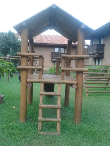 Playground parquinho infantil de madeira rústica