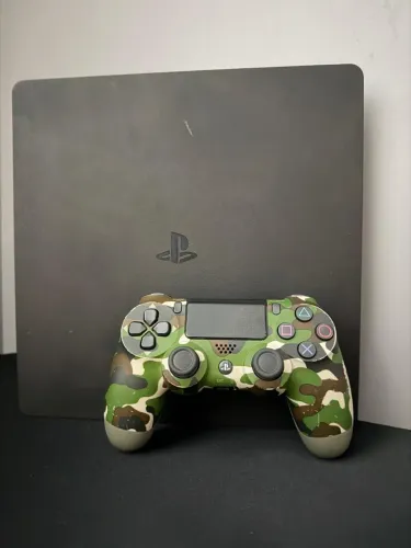 Vendo PlayStation 4 com 1 controle novo 