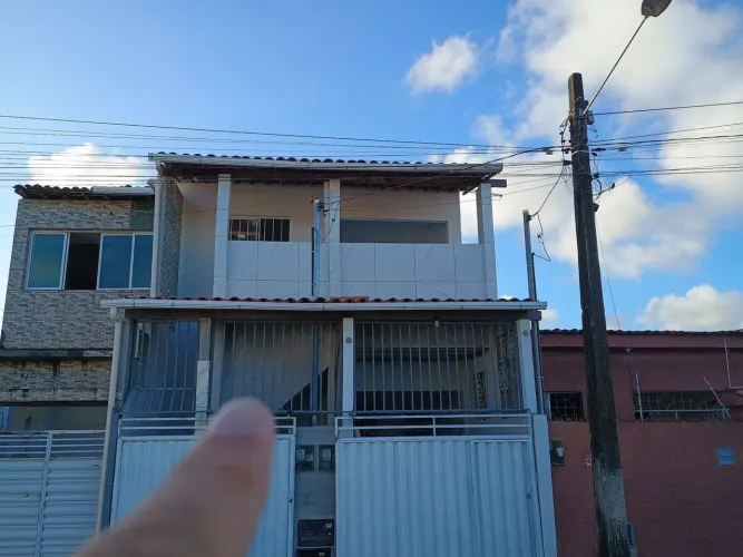 Aluga-se uma casa primeiro andar no Valentina 