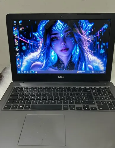 Dell Inspiron 15 7TH Core i5 8GB SSD Rápido DVD-RW