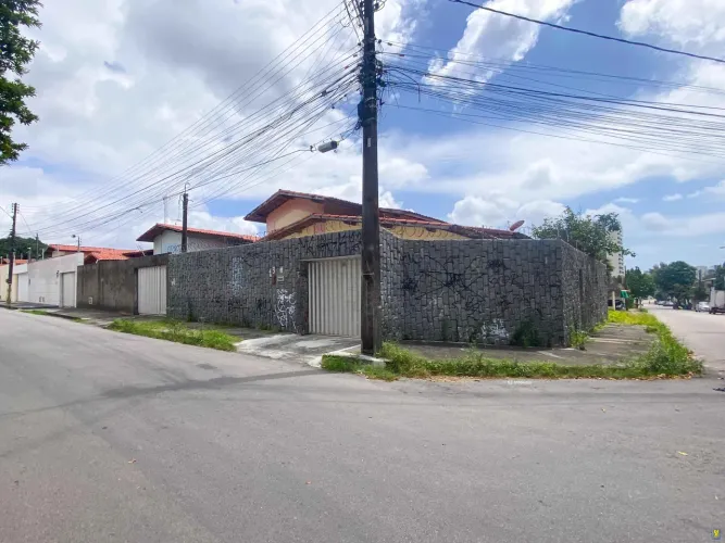 Casa de 246 m² no Eng. Luciano Cavalcante para alugar | Av. Rogaciano Leite