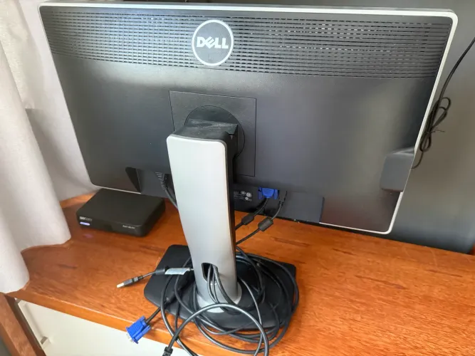 Monitor DELL 23? usado (cabos inclusos)