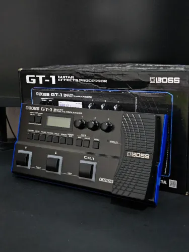 Pedaleira Boss GT-1 - Completa na Caixa + Cabo USB