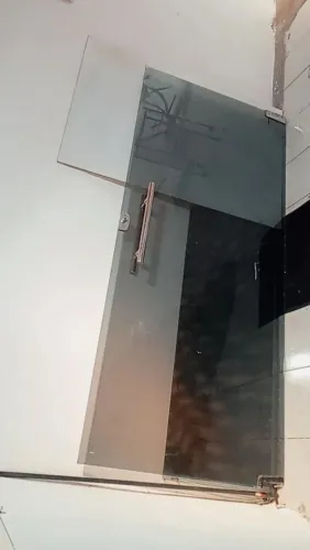 PORTAS DE VIDRO DE QUALIDADE MARAVILHOSA,MOTIVO DE VENDA ERA DO MEU STUDIO DE BELEZA
