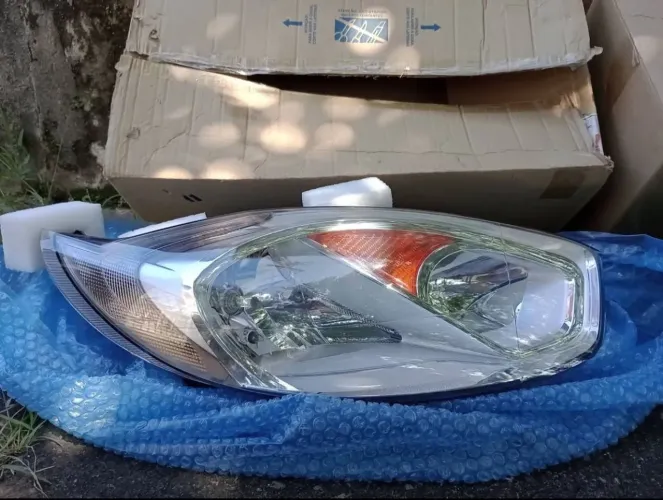 Farol (LD) Fiesta Zetec Rocam 