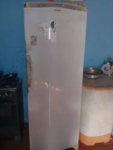Geladeira 2 metros, preço negociável 