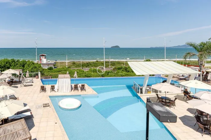 Condomínio Home Club pé na areia em Balneário Piçarras.