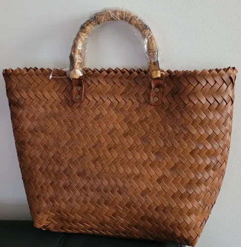 Bolsa marrom estilosa com alça de bambu nova grande