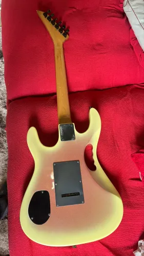 Guitarra SUPER STRATO