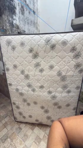 Vendo cama casal molas em sacada 