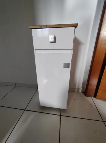 Armário pequeno para banheiro 