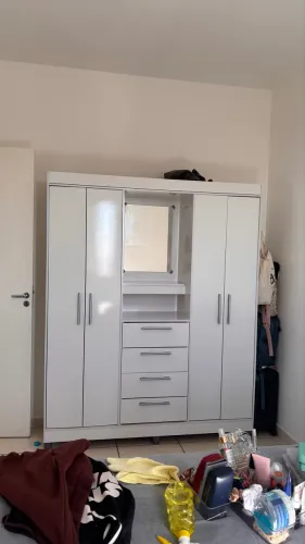 Guarda-roupa montado com Espelho