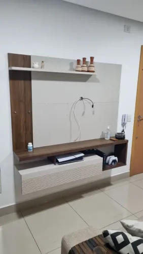 Rack com painel suspenso