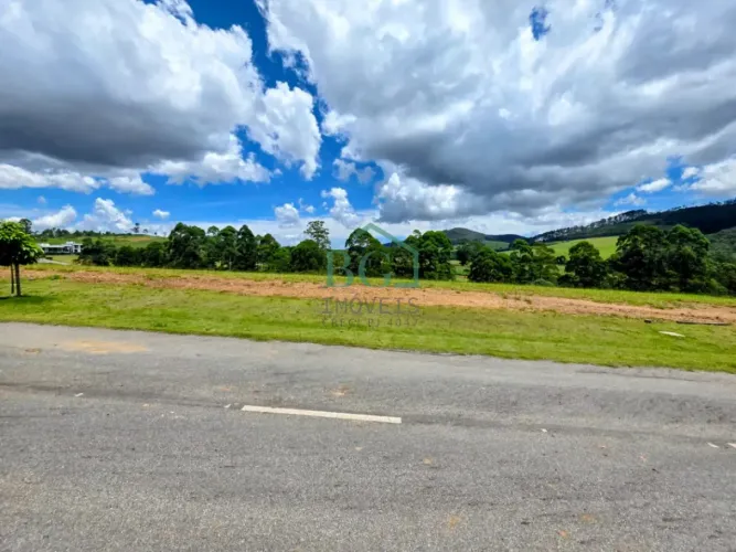 Excelente terreno à venda de 735m² no condomínio Serras Altas Golf Estate em Poços de Cald