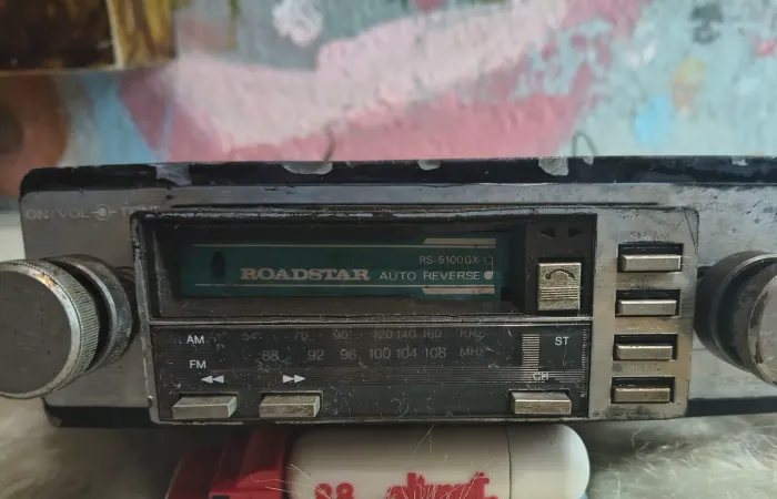 Rádio toca fitas antigo Roadstar defeito