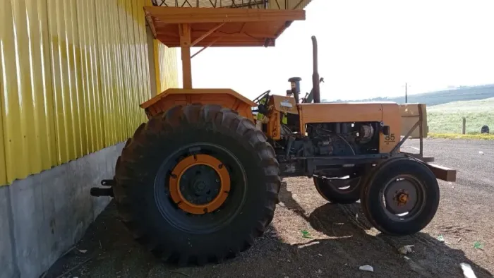 Trator Valmet ID-85