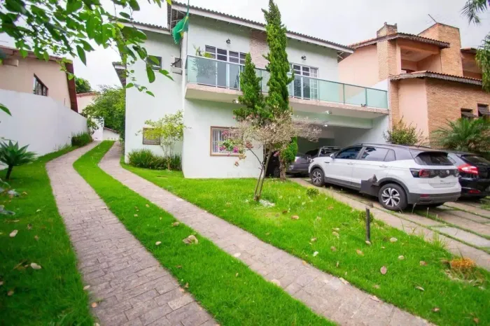 Associação Tarumã - Casa à venda no Residencial Tarumã em Santana de Parnaíba, de 357m² co
