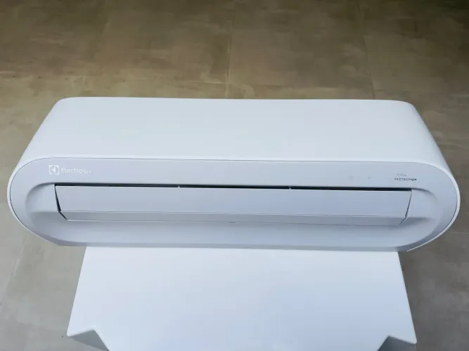 Ar Condicionado Electrolux (9.000 btus) completo só instalar