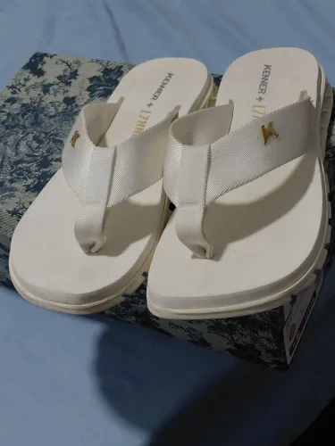 Chinelo kenner rakha