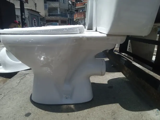 Vaso sanitário com caixa acoplada saída horizontal
