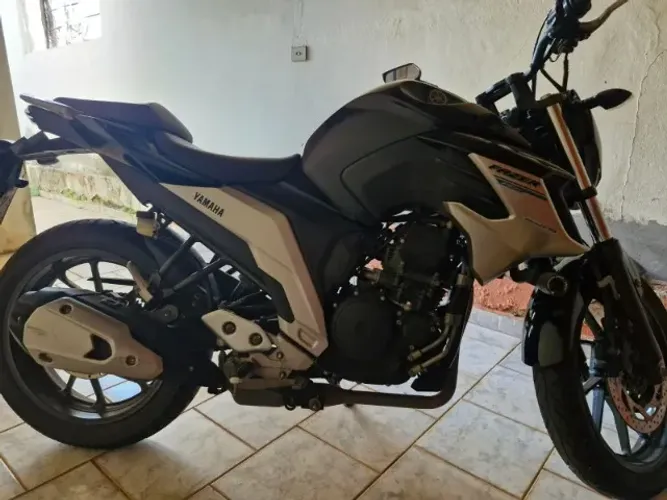 YAMAHA FZ 250 ABS FAZER