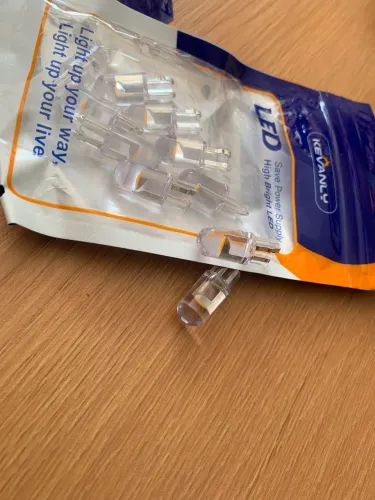Vendo led branco e laranja 15 reias 