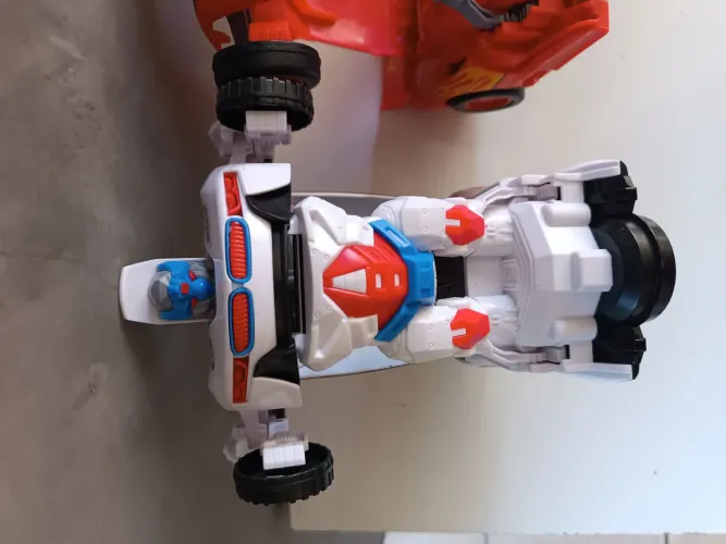 Carrinho Carro Toy King Robô BMW Luzes Sons Branco Pilhas 1:38