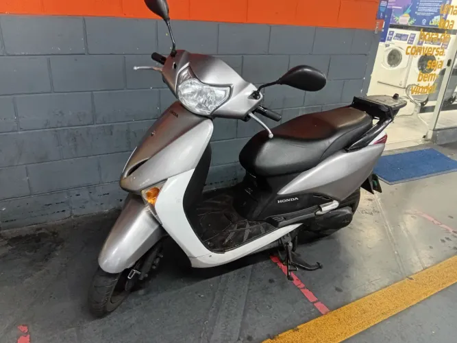 Honda lead 2013, baú de brinde. *PARCELO NO CARTÃO
