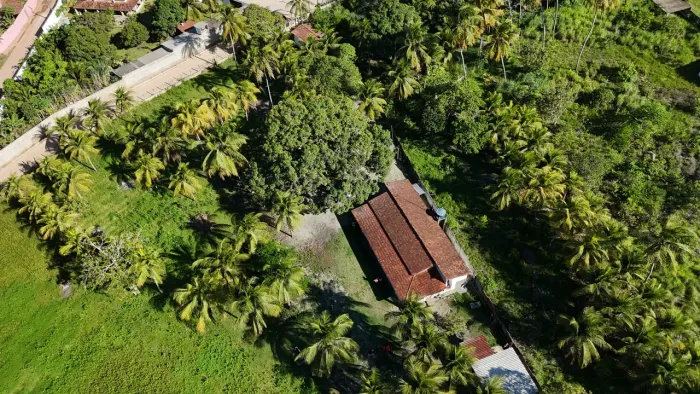 granja com 1.5 hectares cortada por um rio perene  com 2 casas uma localização perfeita