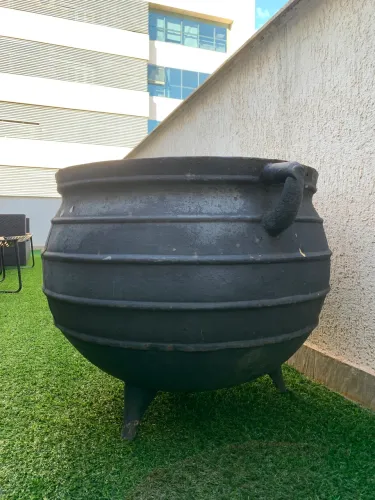 Caldeirão Tripé Ferro Fundido 180L 