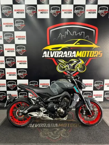 mt09 2023/2024 13.160 km. Emplacada e á pronta entrega