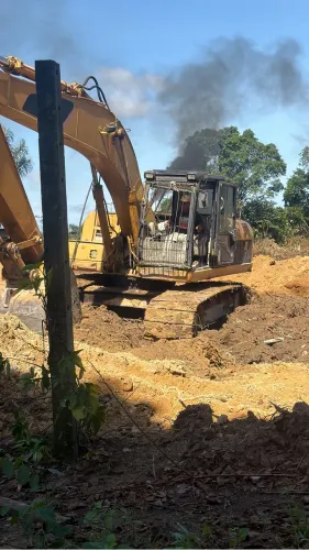 Aterro+demolição(escavadeira)