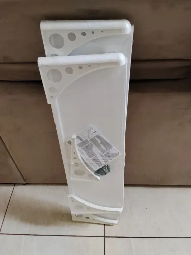 Prateleira plástico novinha pra colocar no seu apt pra colocar variedades.