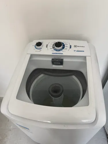 Máquina de lavar semi nova
