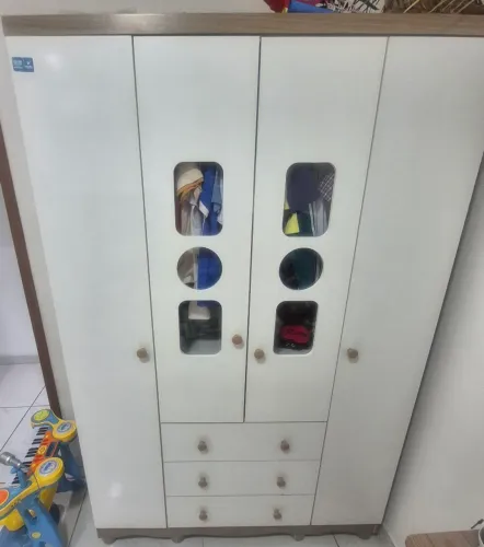 Guarda roupa e comoda infantil 