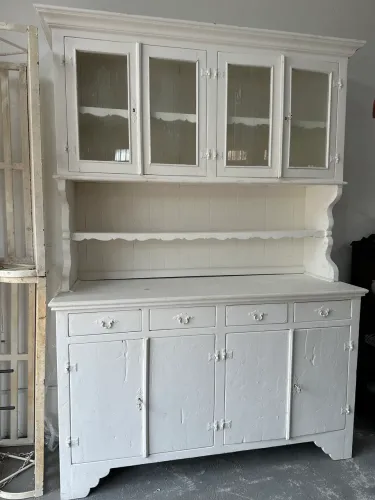 Armário branco vintage 