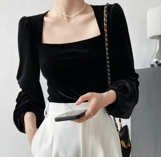 Blusa de veludo preta manga bufante decote quadrado camurça aveludada alternativa clássica