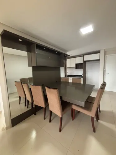 Painel com mesa e espelhos