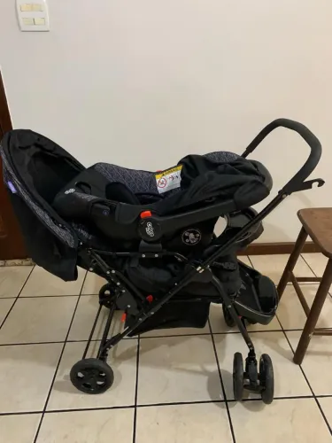 Carrinho de bebê + bebê conforto Cosco - R$ 400 BEM CONSERVADO/ POUCO USO