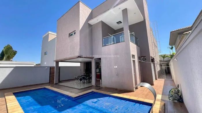 Casa à Venda no condomínio Flamboyant Residencial Park II.