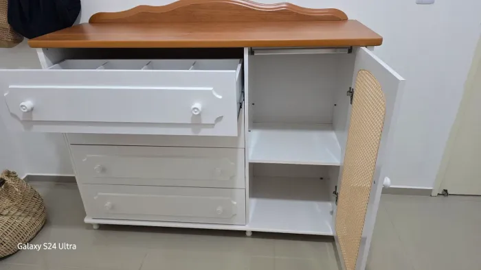Cômoda para quarto de bebê. Em perfeito estado