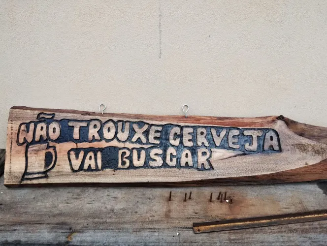 Placas de madeira e tábua de carne 