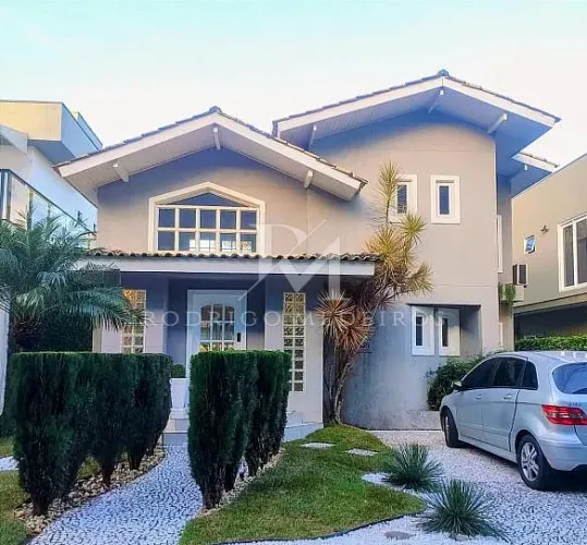 Casa em condomínio com vaga náutica à venda na Marina Camboriú, Balneário Camboriú-SC