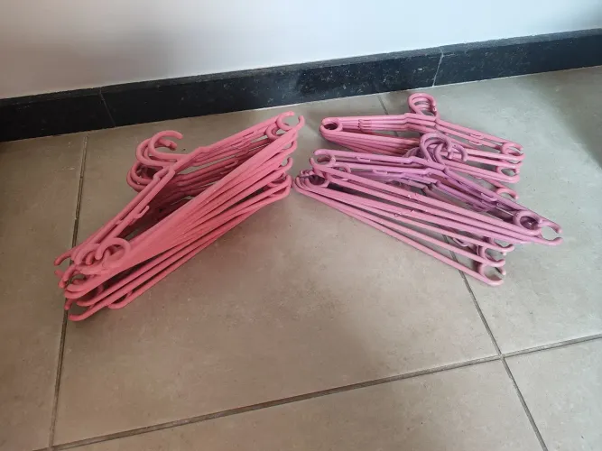Cabide infantil cor de rosa