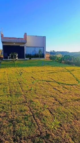 Vendo essa casa em Piúma perto da praia de Iriri pega o carro como parte de pagamento