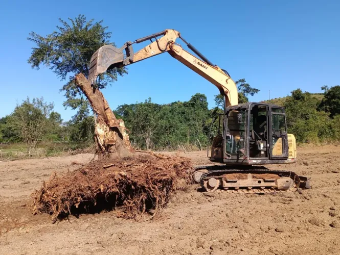 ESCAVADEIRA SANY 7.5