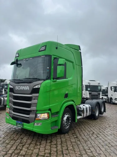 SCANIA R450 6X2 VERDE.